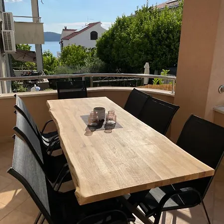 Room5 Fuer Familien&freunde, Strandnaehe, Meerblick * Trogir